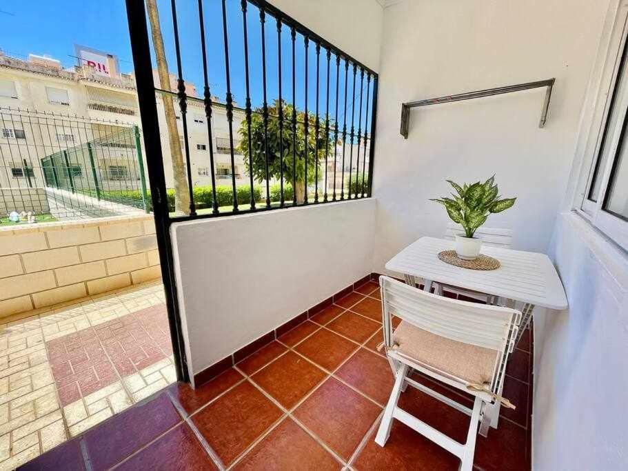 Apartamento Cerca De La Playa Torrecilla เนร์คา ภายนอก รูปภาพ