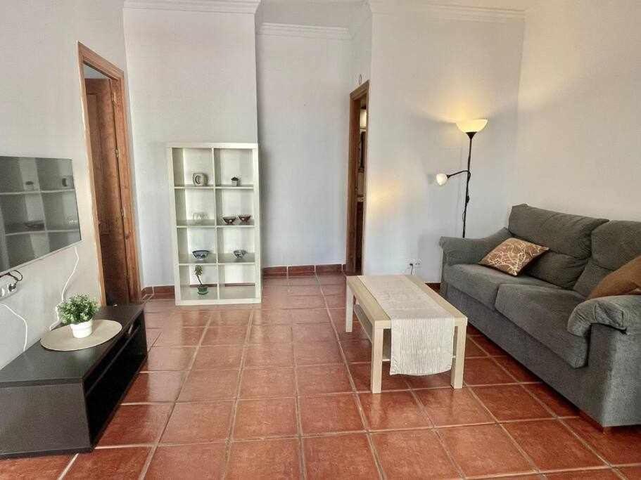 Apartamento Cerca De La Playa Torrecilla เนร์คา ภายนอก รูปภาพ